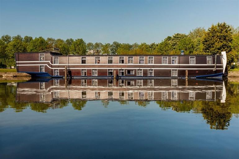 Boat Hotel De Barge 