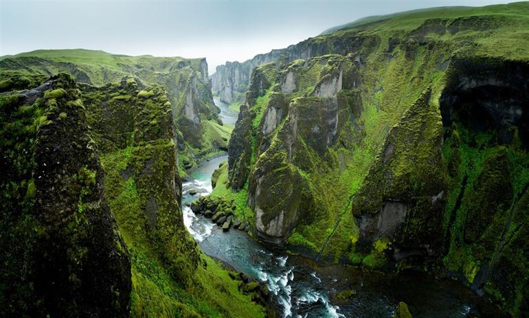 Fjadrargljufur gorge