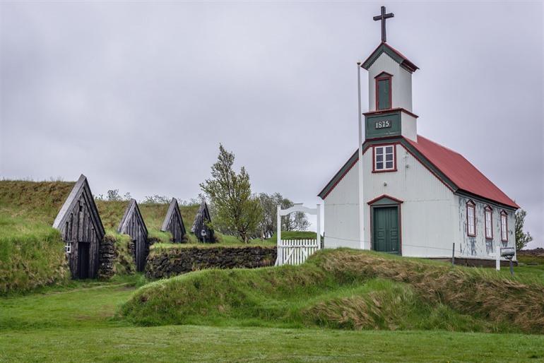 Keldur turf houses